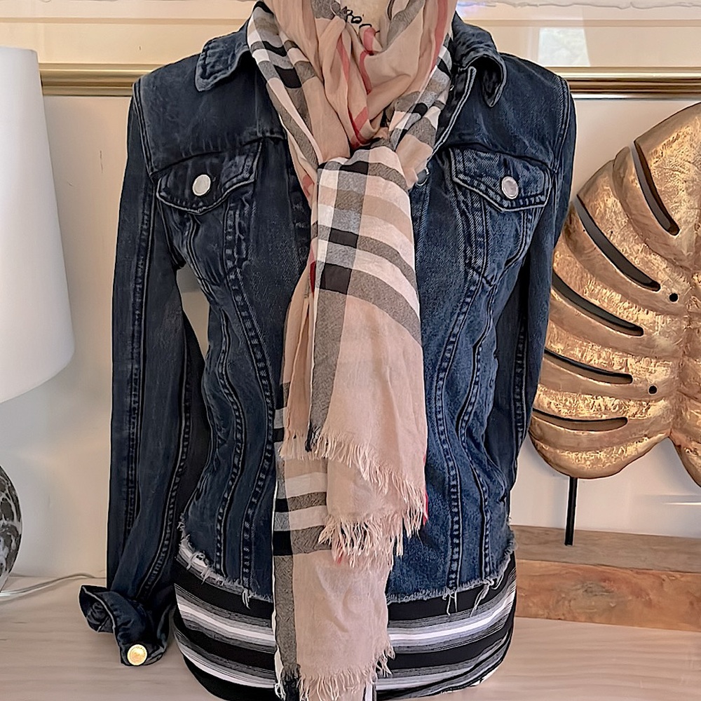Trendy BlankNYC jean jackets in deep dark blue denim - Picture 8 of 12